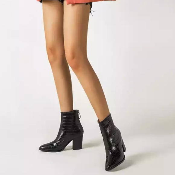 PREORDER! Black Crocodile Animal Western Booties - Picture 3 of 13